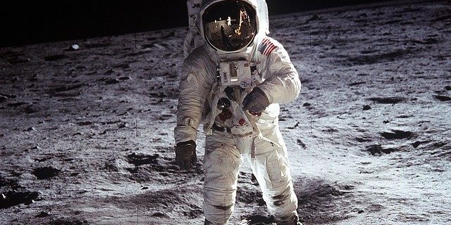 moon-landing-60582_640-e1440099679343 moon-landing-60582_640-e1440099679343
